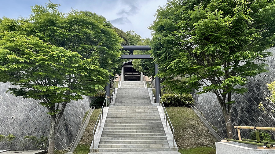 鶴岡八幡宮墓苑