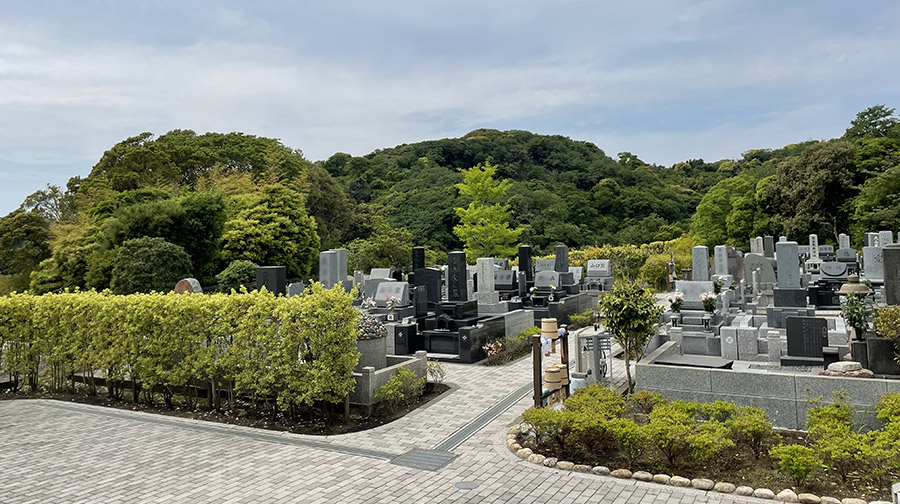 鶴岡八幡宮墓苑